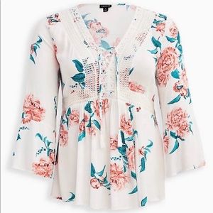Torrid 2 lace up crinkle gauze top floral 18/20 nwt